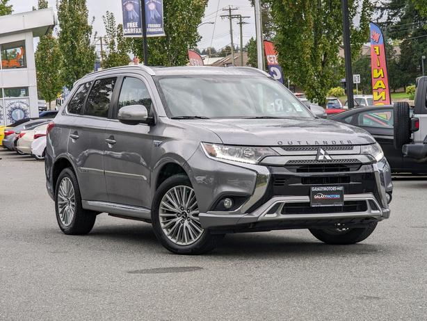 2019 Mitsubishi Outlander PHEV Hybrid - Heated Seats, Sunroof, 4x4 image 4