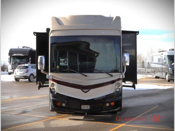Used 2018 Fleetwood RV Discovery 44H image 2