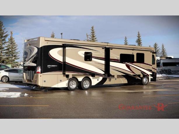 Used 2018 Fleetwood RV Discovery 44H image 4