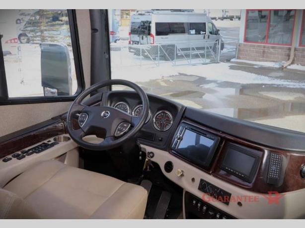 Used 2018 Fleetwood RV Discovery 44H image 7