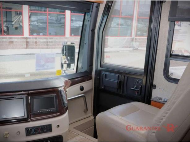 Used 2018 Fleetwood RV Discovery 44H image 8