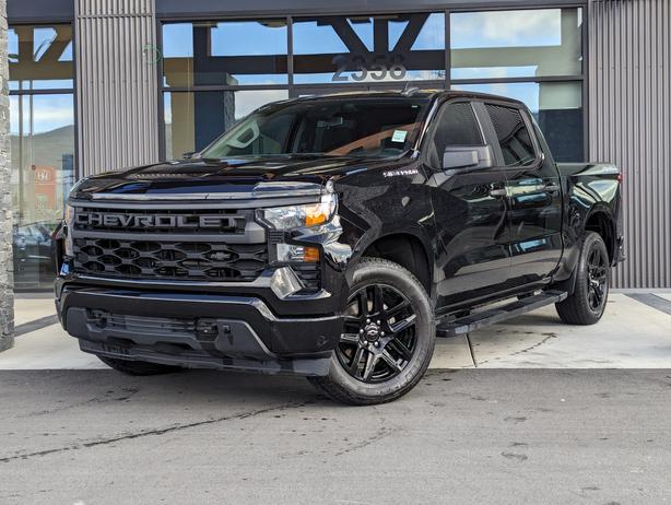 2022 Chevrolet Silverado 1500 Custom - 2.7L I4, CrewCab, Short Box, 4x4 image 1