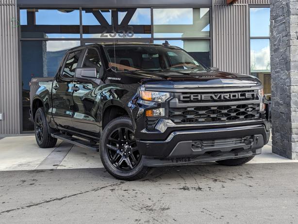 2022 Chevrolet Silverado 1500 Custom - 2.7L I4, CrewCab, Short Box, 4x4 image 3