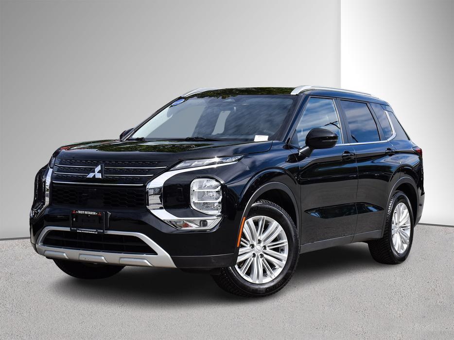 2022 Mitsubishi Outlander SE - Heated Seats, Sunroof, Power Liftgate display photo