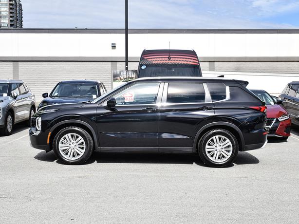 2022 Mitsubishi Outlander SE - Heated Seats, Sunroof, Power Liftgate image 2