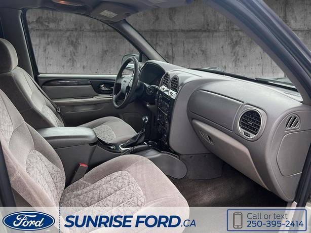 2004 GMC Envoy SLE image 8