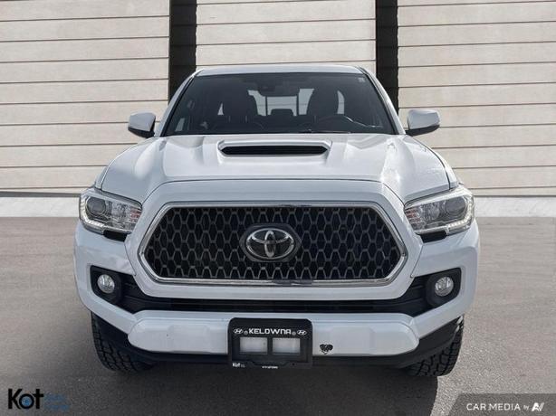 2018 Toyota Tacoma PRE-COLLISION! LANE DEPARTURE! image 2