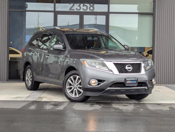 2015 Nissan Pathfinder S - 4x4, Heated Seats, 7 Passenger image 4