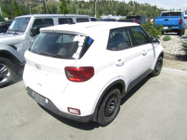 2023 Hyundai Venue Essential APPLE CAR PLAY! BACKUP CAMERA! FORWARD COLLISION! image 4