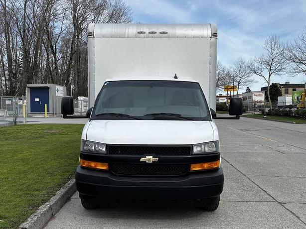 2019 Chevrolet Express G4500 16 Foot Cube Van With Ramp image 3