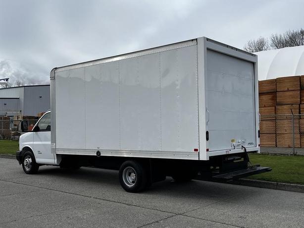 2019 Chevrolet Express G4500 16 Foot Cube Van With Ramp image 7