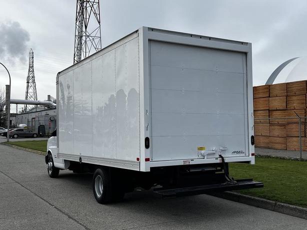 2019 Chevrolet Express G4500 16 Foot Cube Van With Ramp image 8