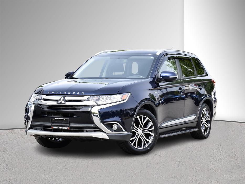 2016 Mitsubishi Outlander SE Touring - Local BC, Sunroof, Backup Cam display photo