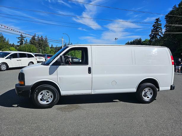 2010 Chevrolet  Express Cargo Van image 5
