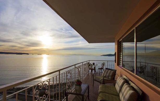 Beautifully renovated 2BR/1BA, Ocean View, Pets friendly! image 1