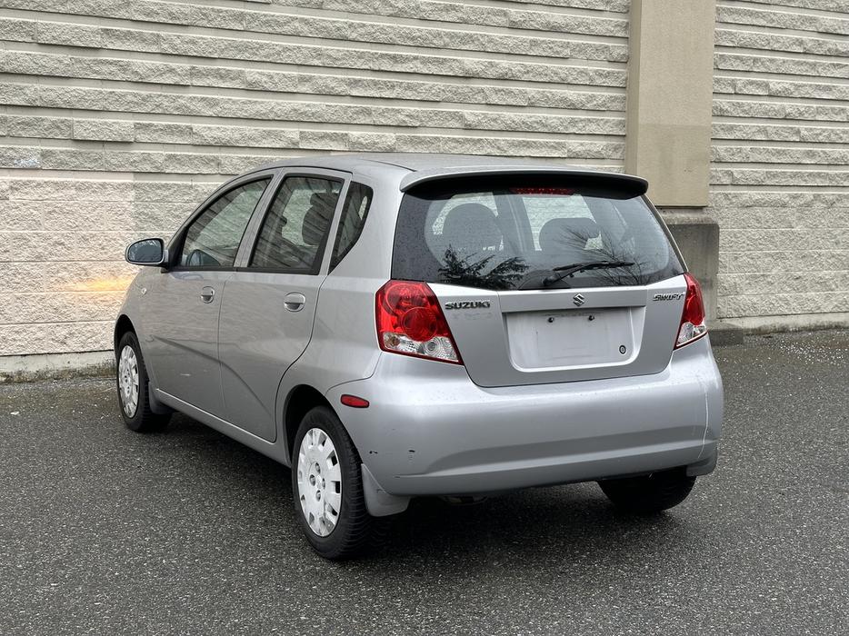 2007 Suzuki Swift display photo