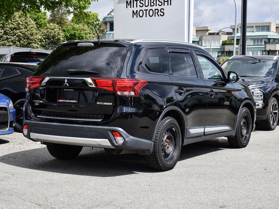 2016 Mitsubishi Outlander SE Touring - One Owner, Sunroof, Rearview Camera display photo
