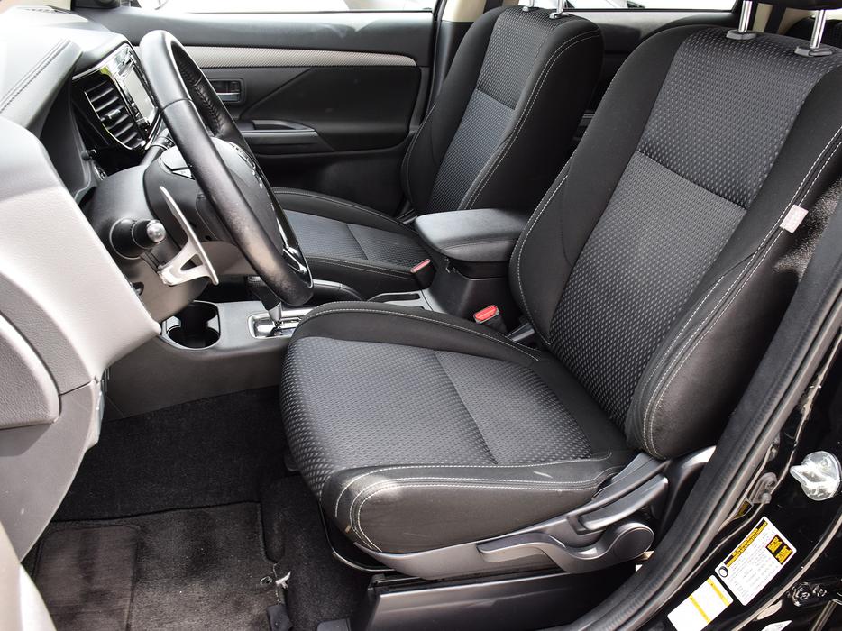 2016 Mitsubishi Outlander SE Touring - One Owner, Sunroof, Rearview Camera display photo