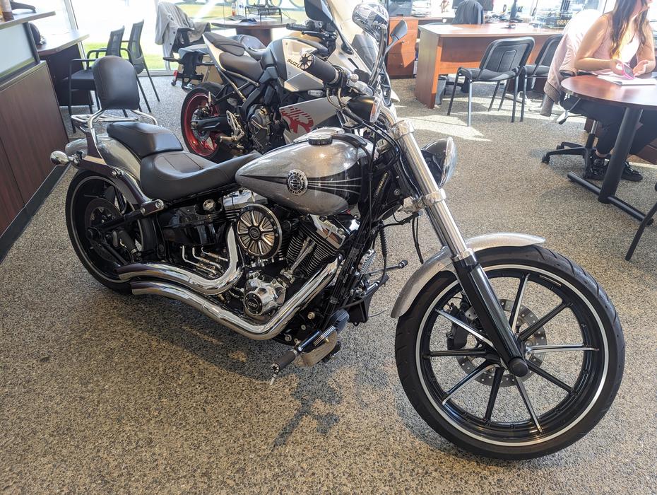 2015 Harley-Davidson FLHR Road King display photo