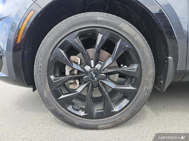 2023 Kia Sorento AWD | Heated Seats | Power Liftgate! image 6