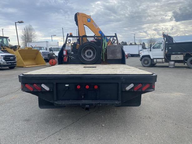 2017 Ford F-550 SuperCab 4WD Flat Deck With Crane image 4