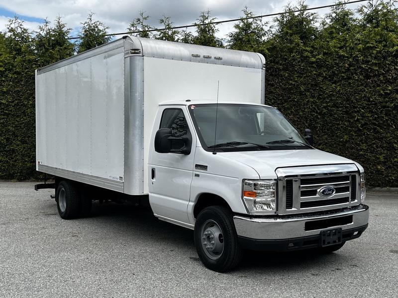2018 Ford Econoline E-450 16-Foot Cube Van Box Truck display photo