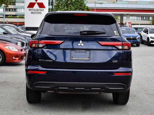 2024 Mitsubishi Outlander ES - No Accidents, One Owner, Heated Seats image 4