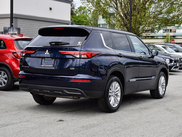 2024 Mitsubishi Outlander ES - No Accidents, One Owner, Heated Seats image 5