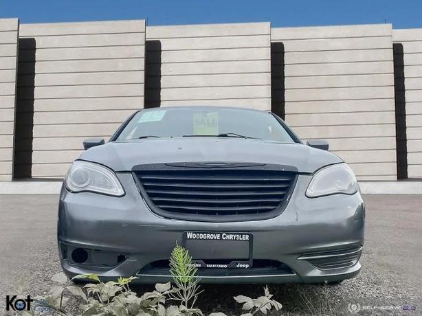 2013 CHRYSLER 200 image 2