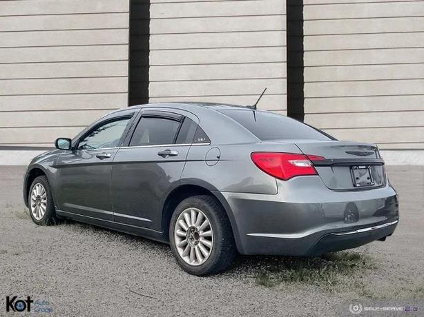 2013 CHRYSLER 200 image 4