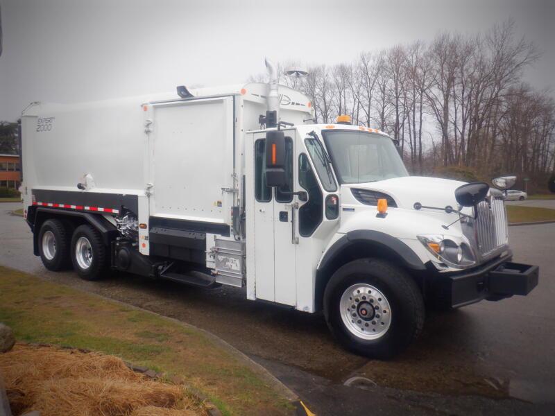 2008 International 7400 Garbage Truck Air Brakes Diesel display photo