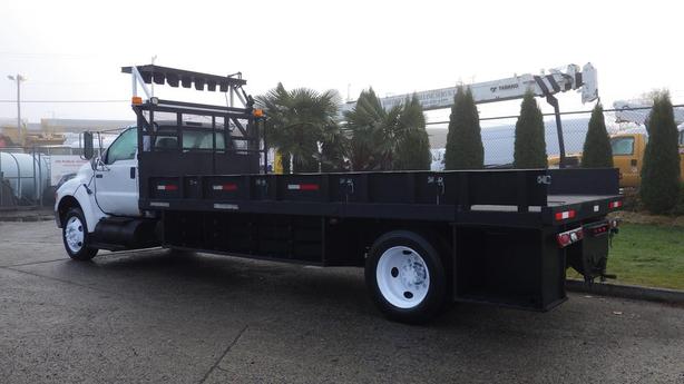 2008 Ford F-750 18 Foot Flat Deck Regular Cab 2WD Diesel Dually with Air Brakes  image 7