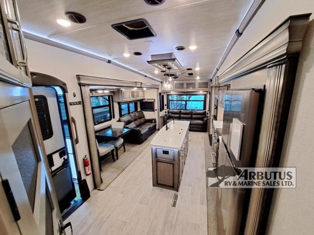 Used 2021 Keystone RV Montana Legend 3780RL image 5