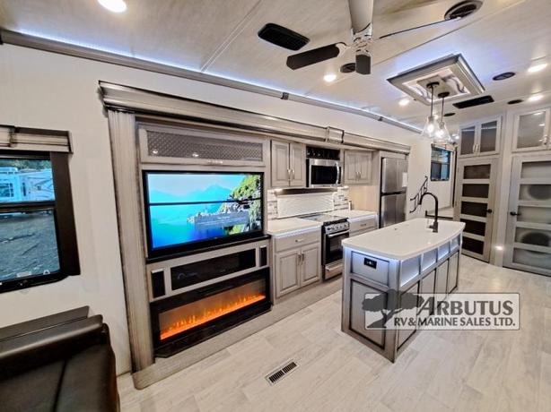 Used 2021 Keystone RV Montana Legend 3780RL image 6