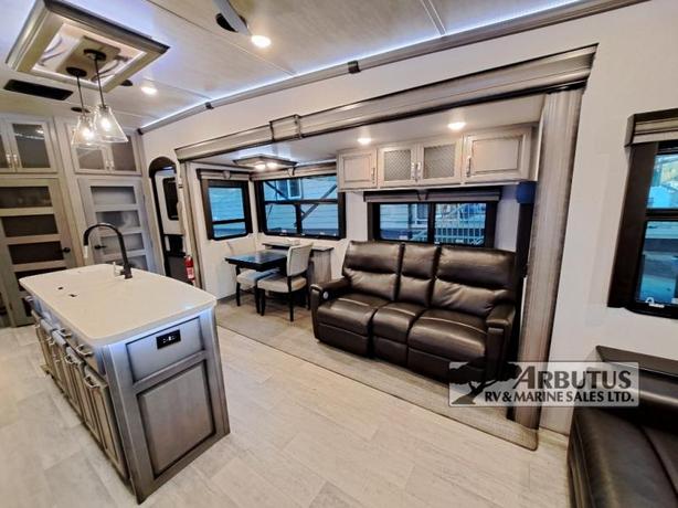 Used 2021 Keystone RV Montana Legend 3780RL image 7