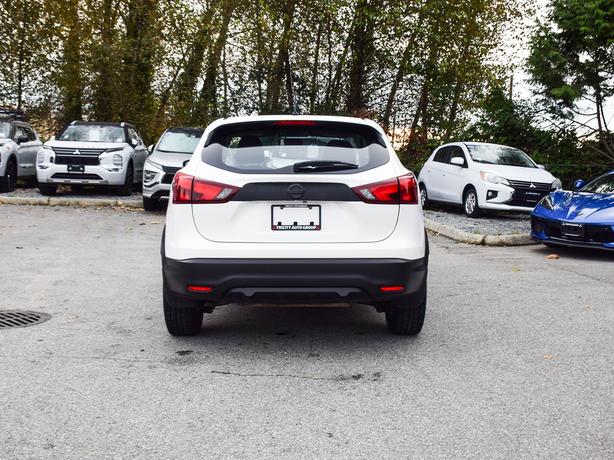 2017 Nissan Qashqai S - Manual Transmission, Backup Camera image 4