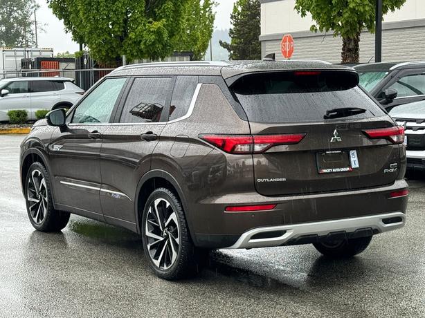 2023 Mitsubishi Outlander PHEV SEL - No Accidents, 360 Cameras, Heated Steering image 7