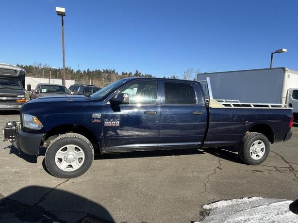 2014 RAM 3500 Long Box 4WD Crew Cab image 2