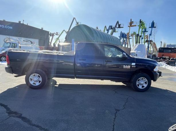 2014 RAM 3500 Long Box 4WD Crew Cab image 8