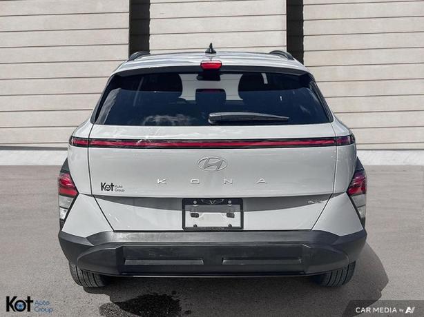 2024 Hyundai Kona Preferred ONE OWNER! NO ACCIDENTS! LIKE NEW! image 5