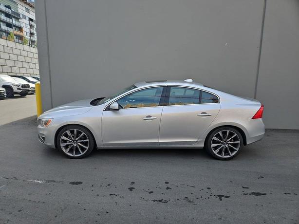 2015 Volvo S60 T6 Drive-E Platinum FWD | Back Up Camera | Keyless Start! image 3
