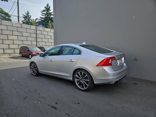 2015 Volvo S60 T6 Drive-E Platinum FWD | Back Up Camera | Keyless Start! image 4
