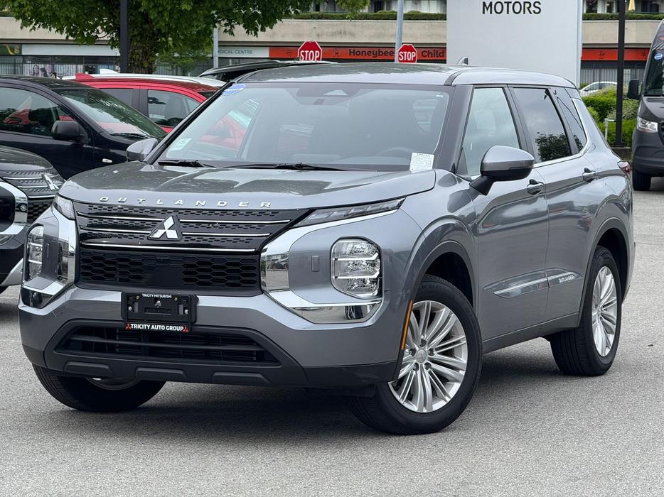 2024 Mitsubishi Outlander ES display photo