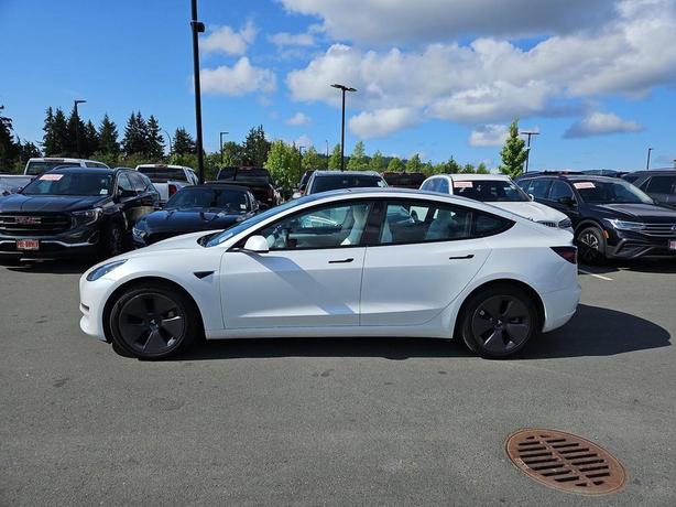 2023 Tesla Model 3 RWD | GPS Naviagtion | Adaptive Cruise Control! image 3