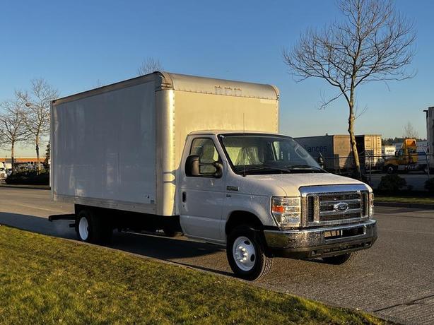 2017 Ford Econoline E-450 16 Foot Cube Van image 1