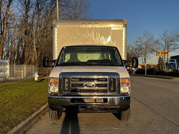 2017 Ford Econoline E-450 16 Foot Cube Van image 3