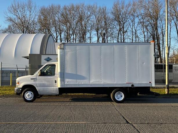 2017 Ford Econoline E-450 16 Foot Cube Van image 6