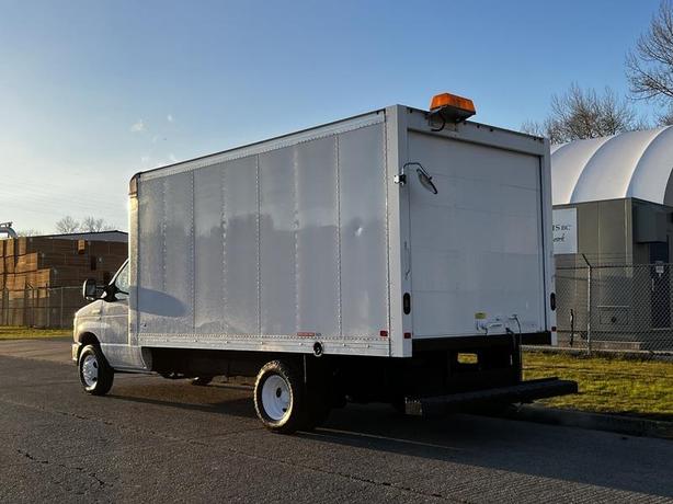 2017 Ford Econoline E-450 16 Foot Cube Van image 7
