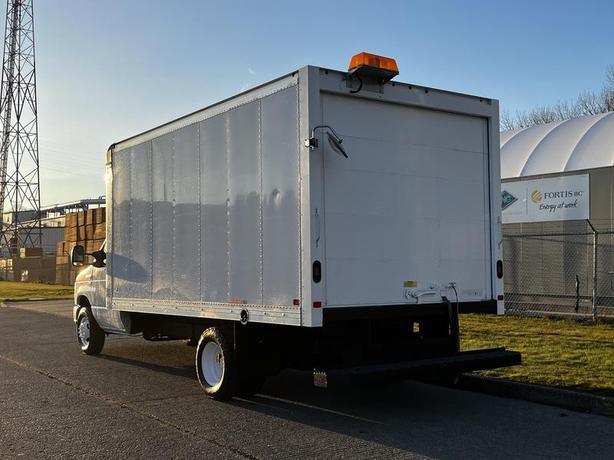 2017 Ford Econoline E-450 16 Foot Cube Van image 8