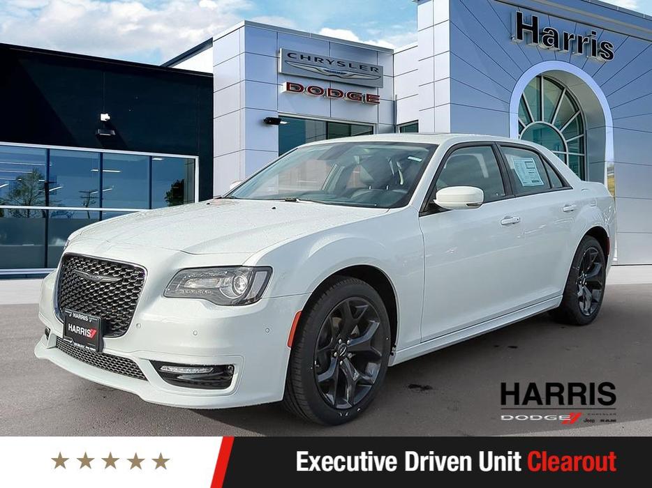 2022 Chrysler 300 Touring L | GPS Nav | Heated Seats! demo display photo